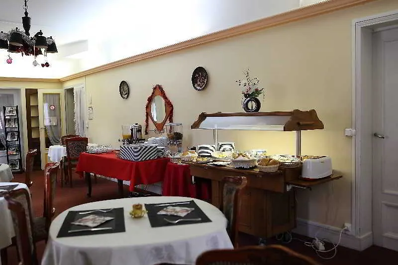 Hotel Du Cygne Бове 2*,